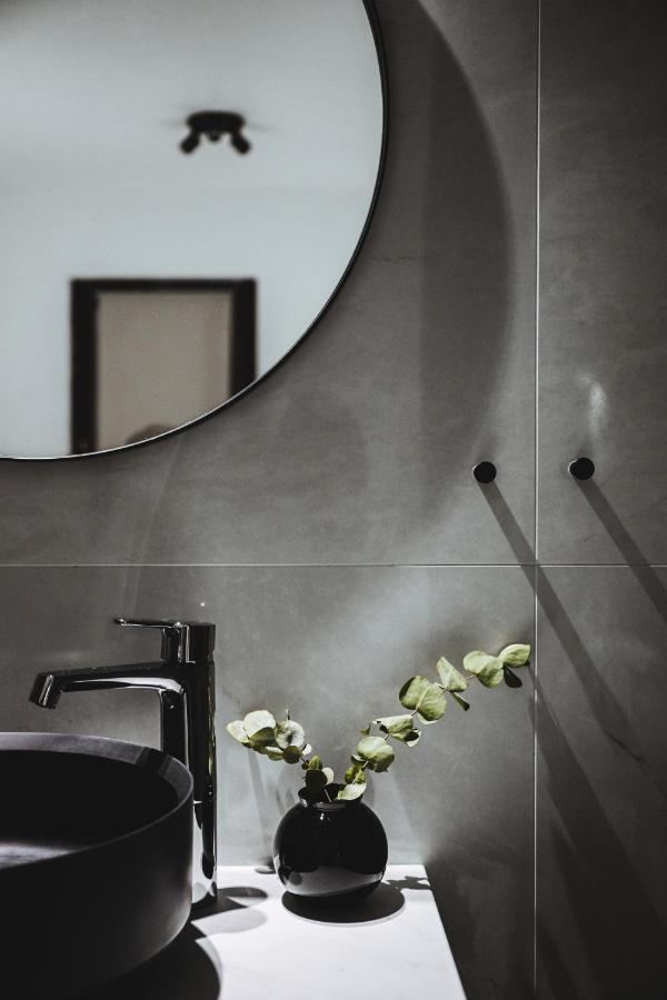 ÁLKA - Luxurious Private Room by the Sea With Hot Tub Njarthvik Exterior foto